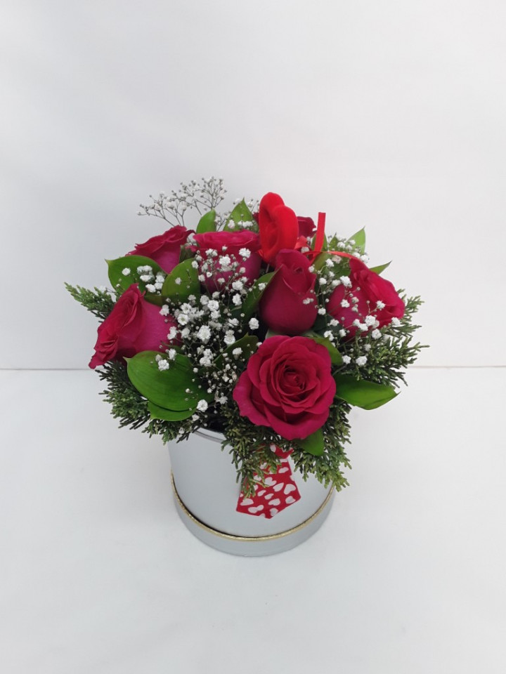 Bouquet with red roses in the box