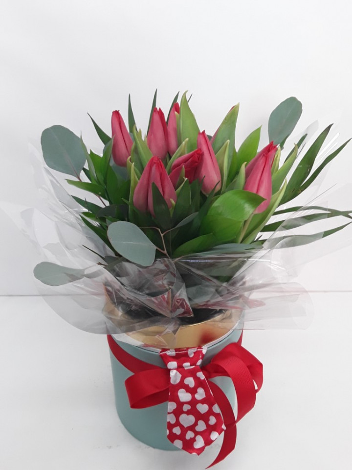 Bouquet with fresh tulips in the box