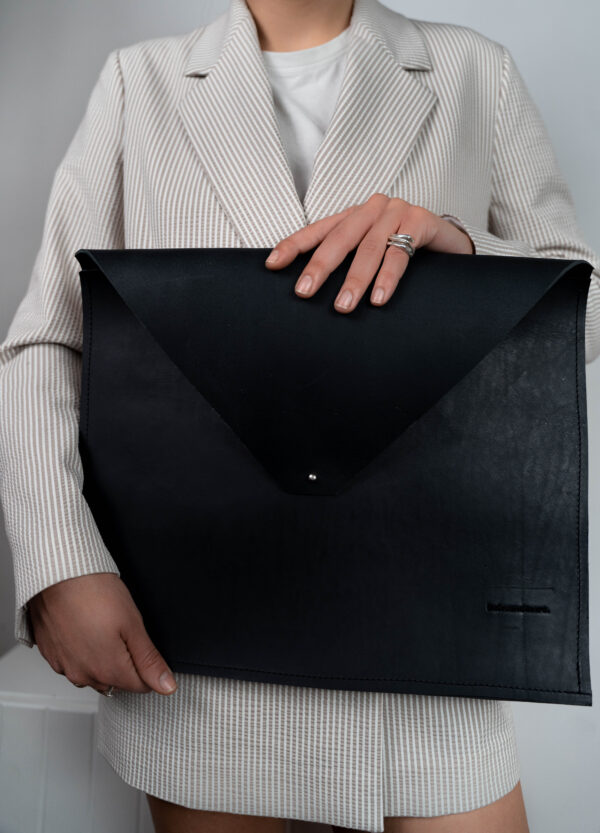 ENVELOPE BAG / BLACK / LEATHER / LARGE