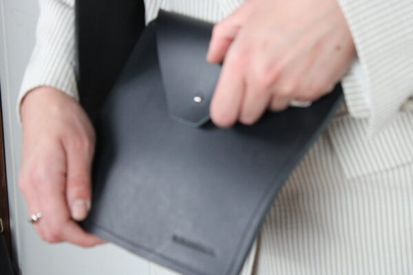 ENVELOPE BAG / BLACK / LEATHER / SMALL