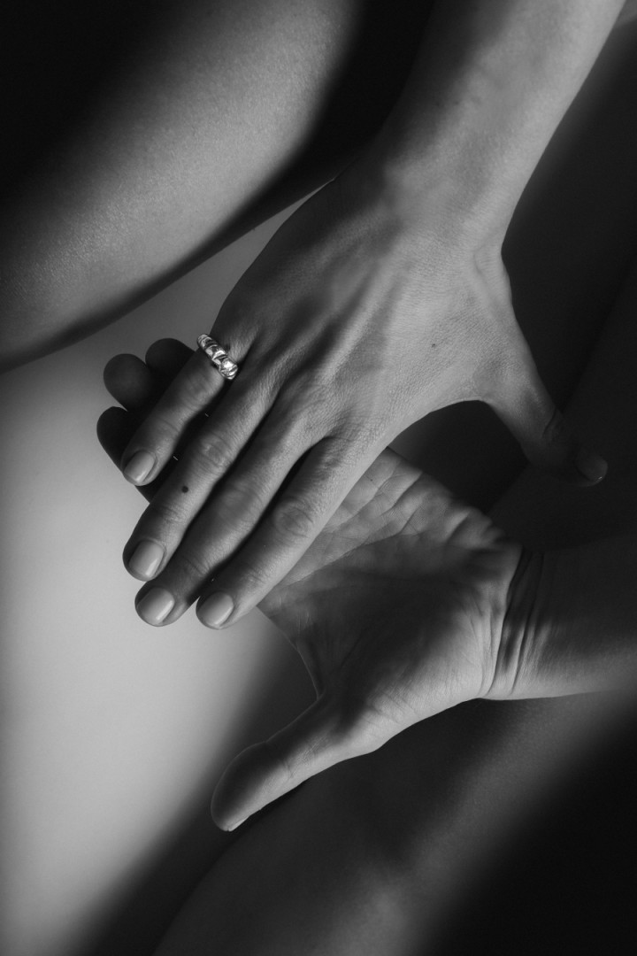 CURVED OVAL PINKY RING NA062