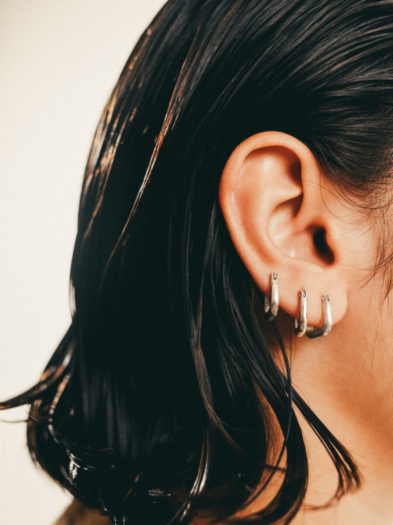 NA130 SQUARE CLIP EARRINGS