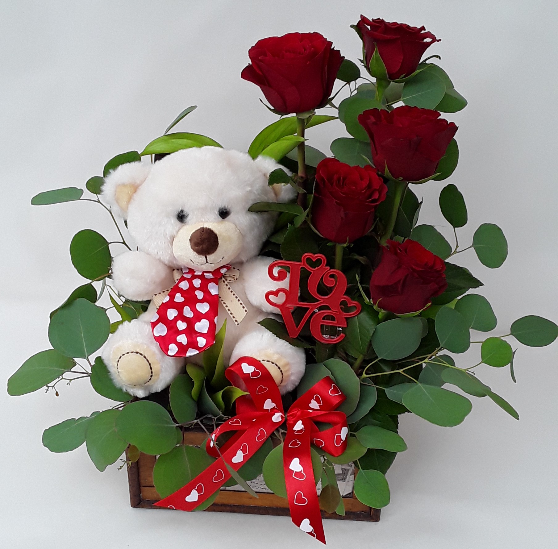 Chest with teddy bear and roses!!!
