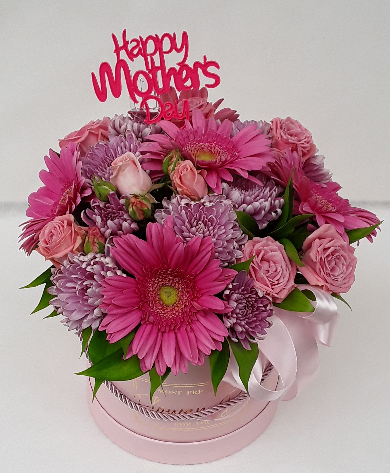 M2207///Mixed flowers in pink box!
