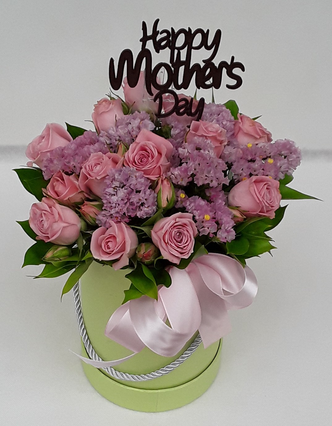 M2210///Mini roses in a box!
