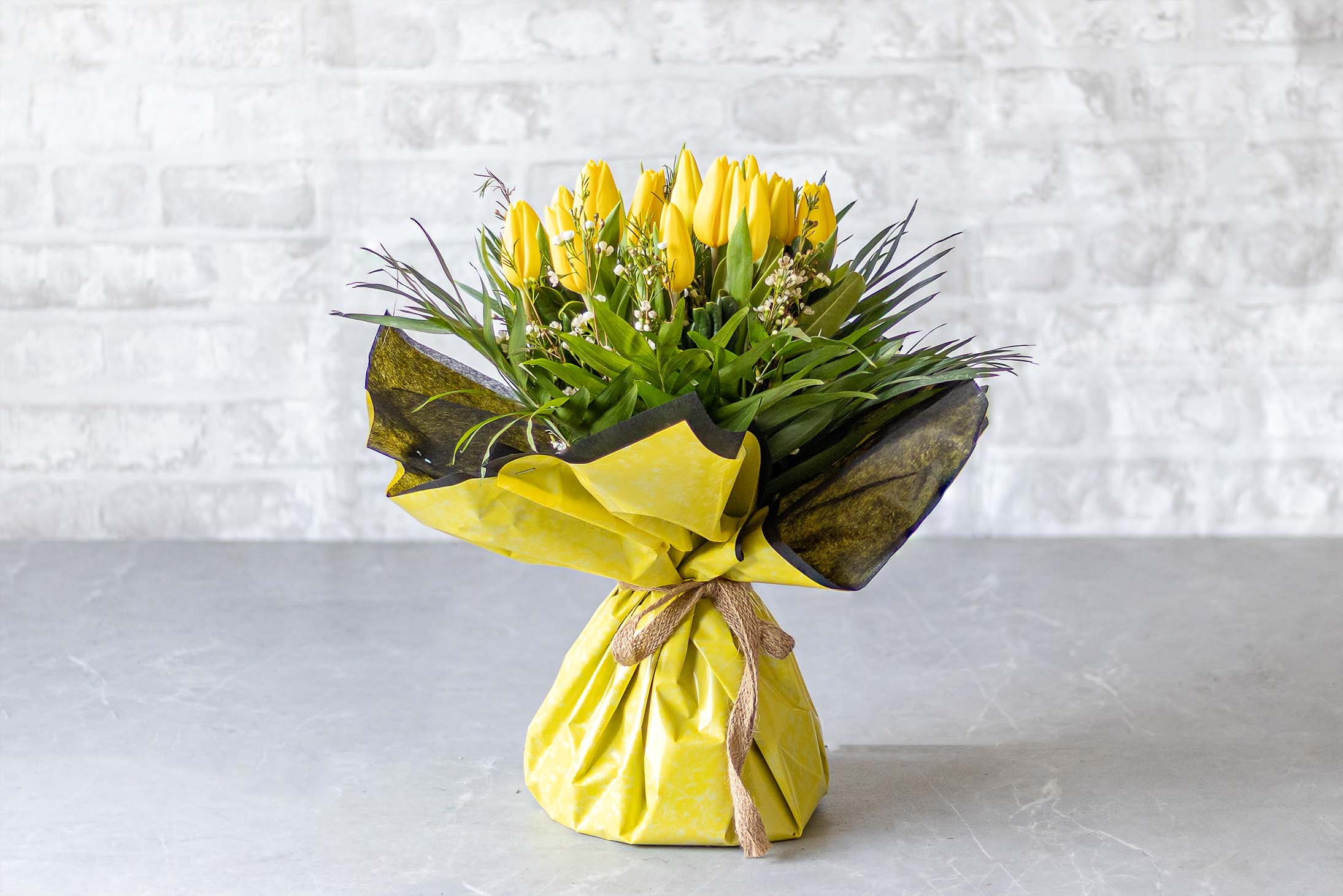 Yellow water bouquet with 15 tulips No1201