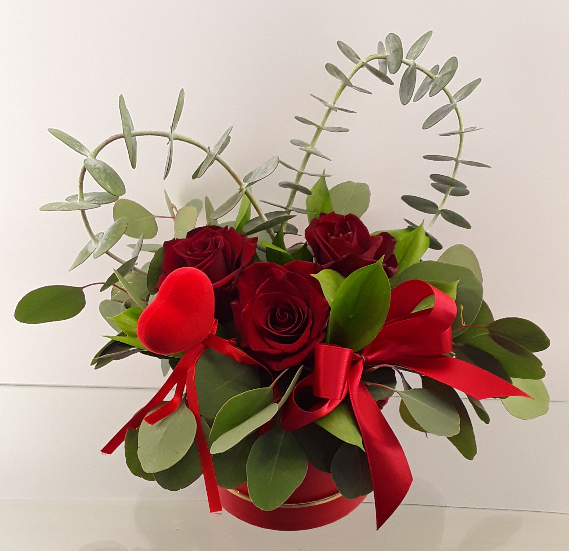 B2326- 3 Florists Red roses Flower Box