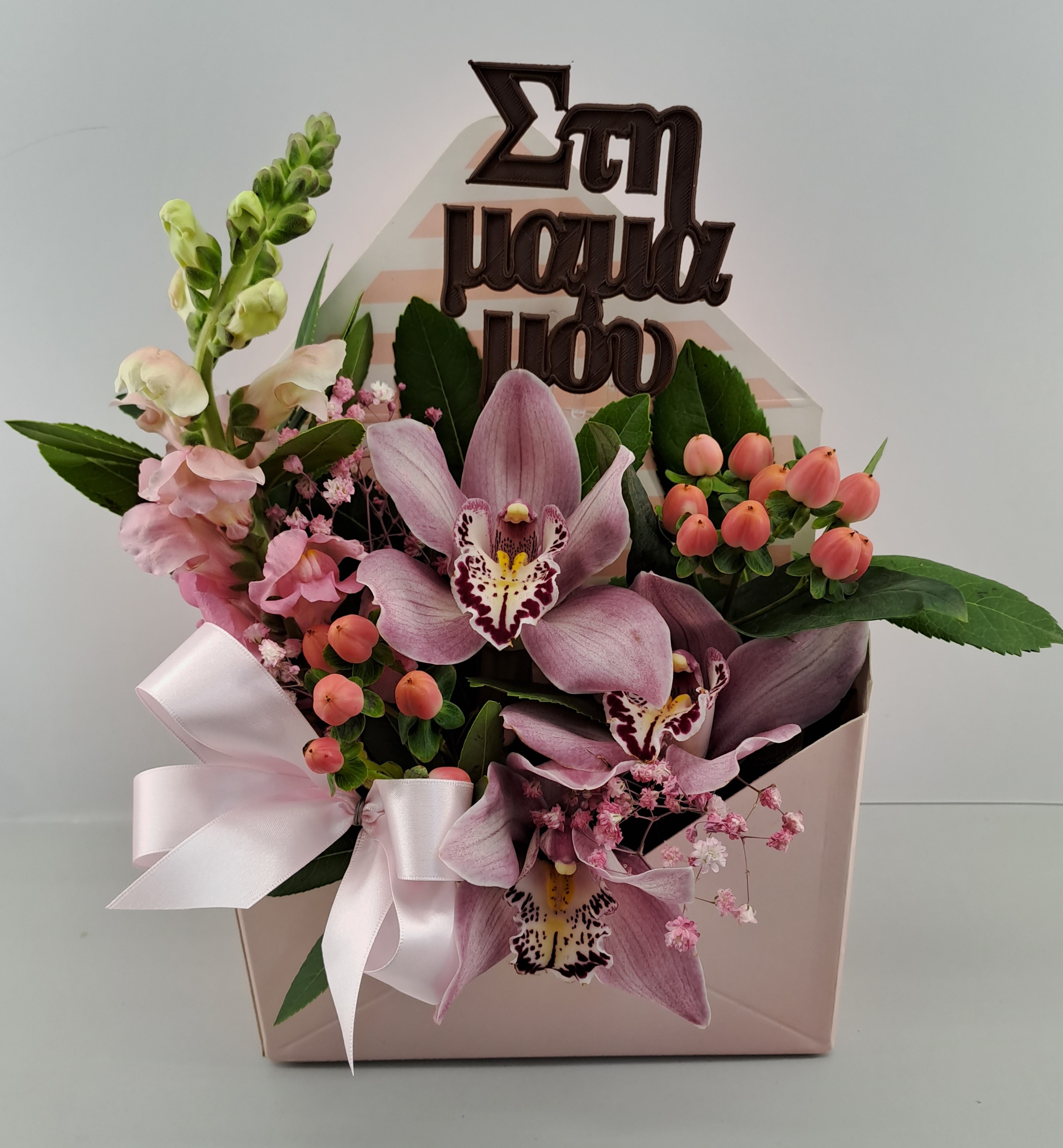 MOM07-Mixed flowers in pink letter box