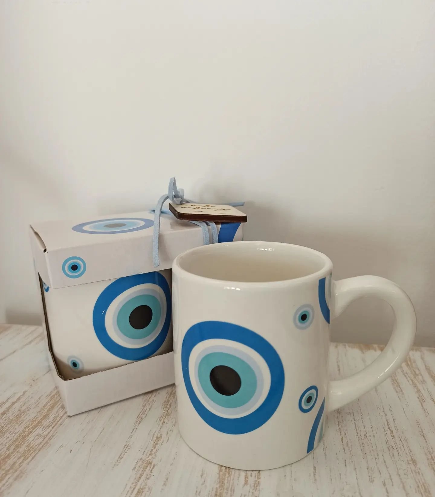 Porcelain mug with eye