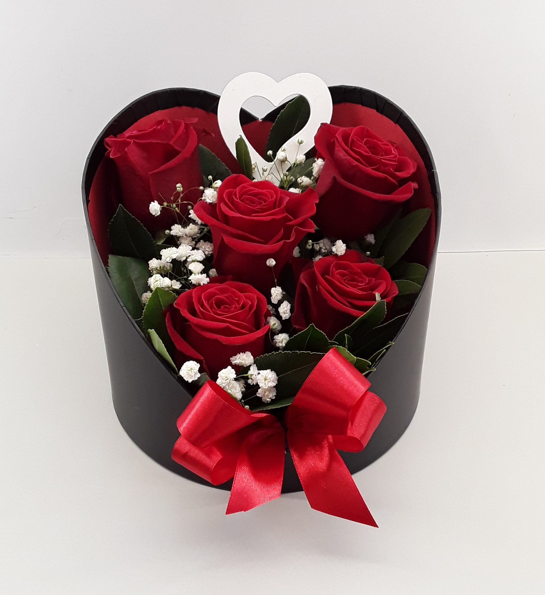 B2404-- Love's set Red roses in black heart box