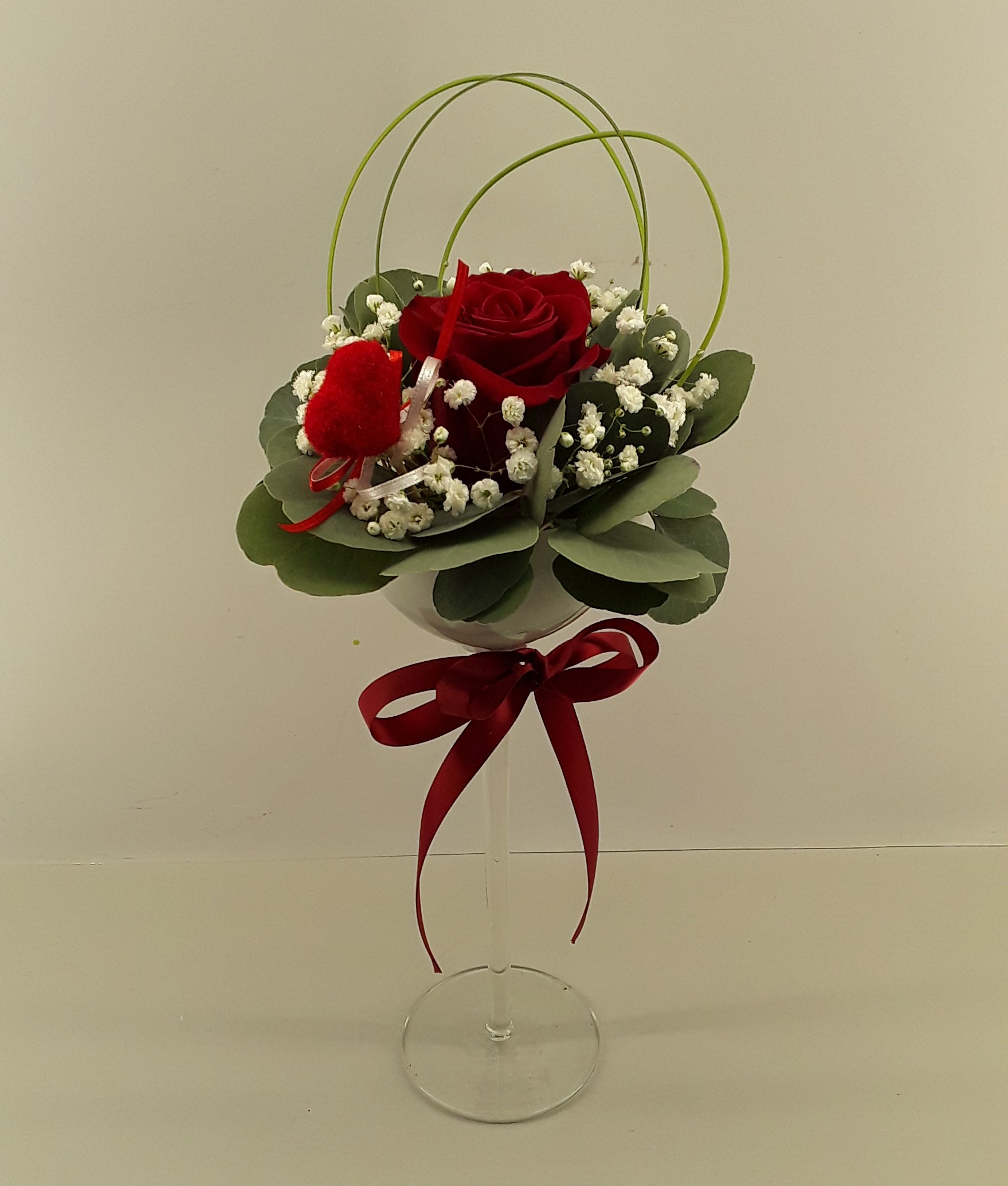 B2418--Red rose in glass