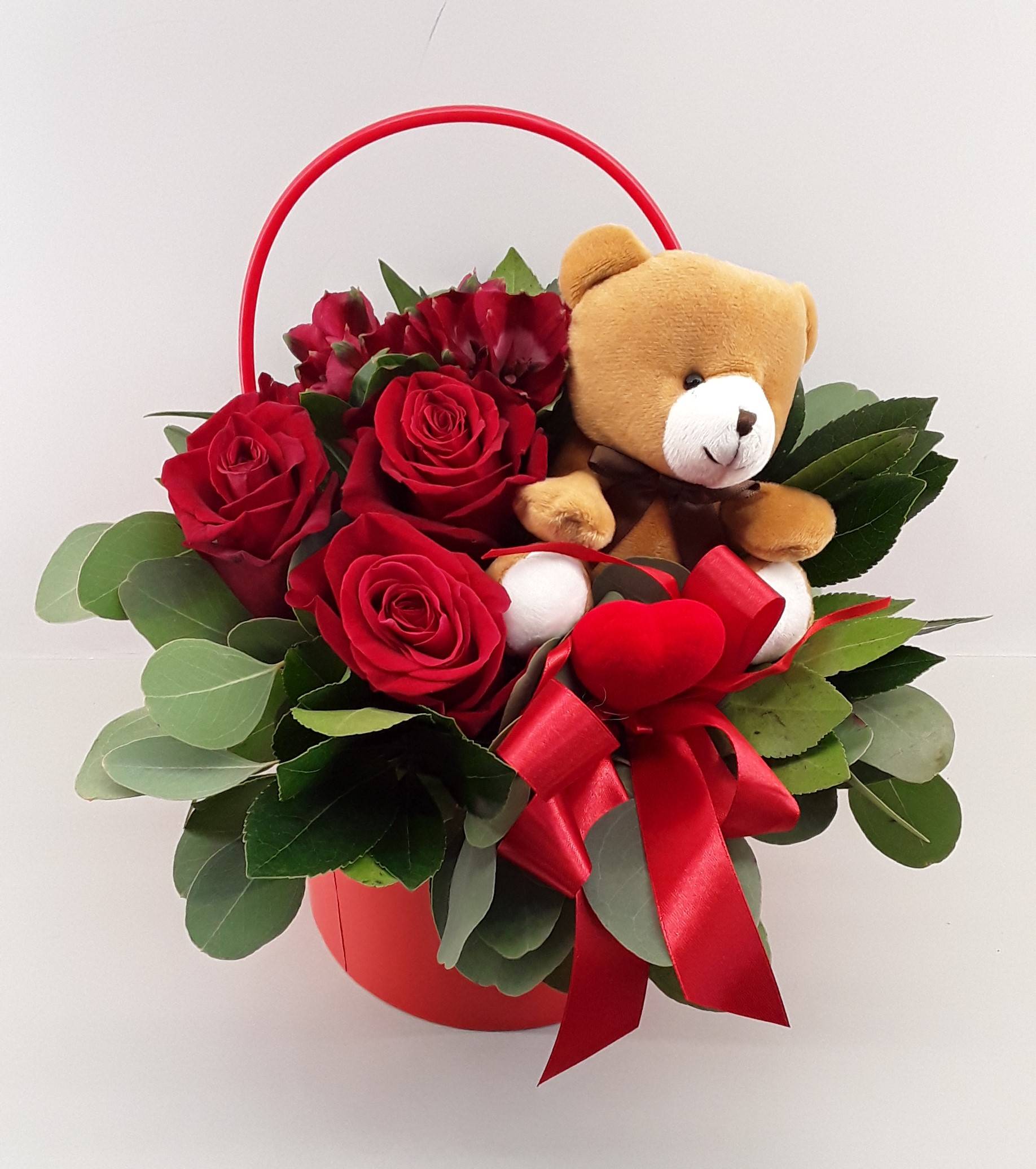 B2422-- Love's set Red roses and alstromeria in a box