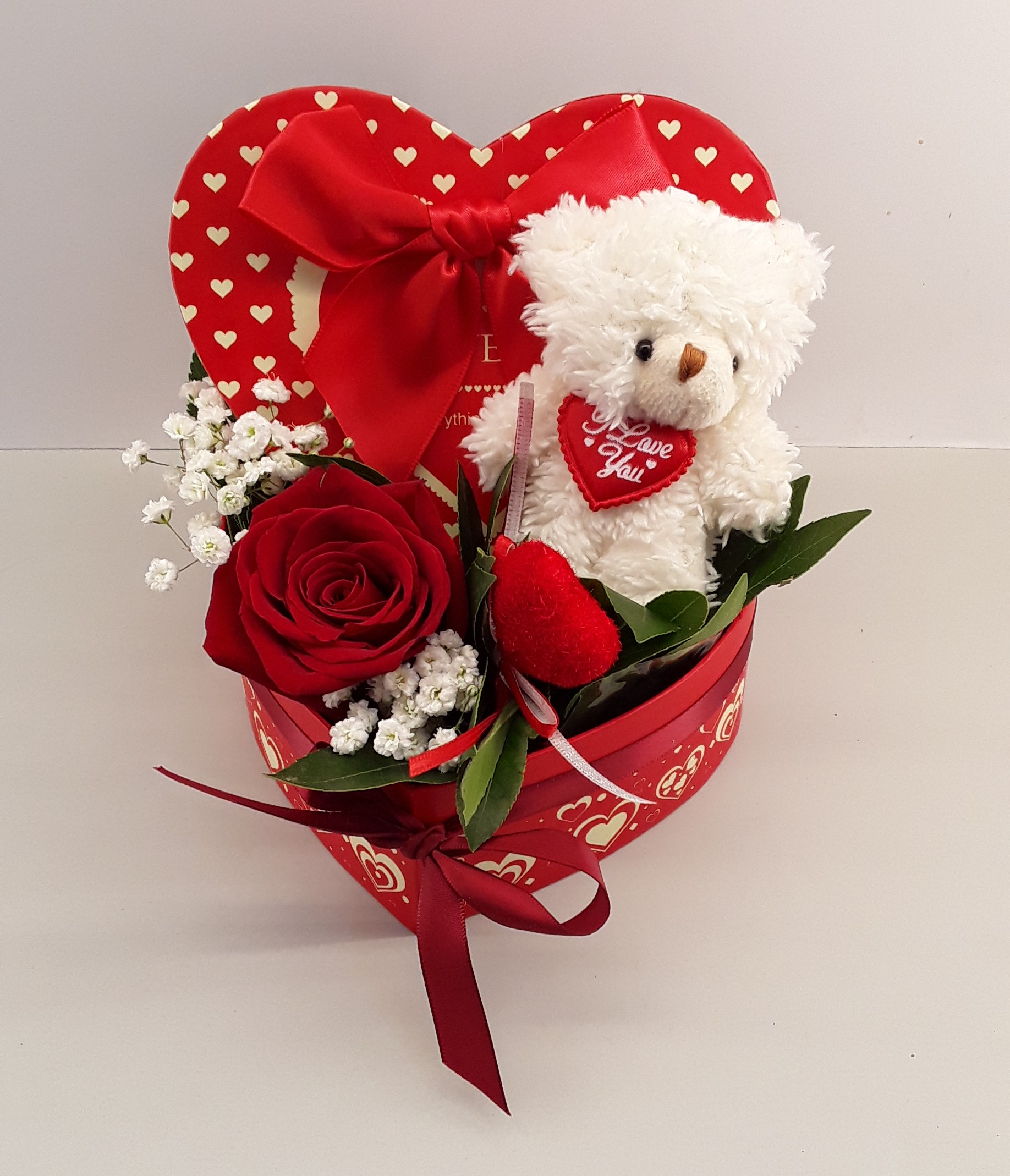 B2423-- Love's set Red rose in heart box
