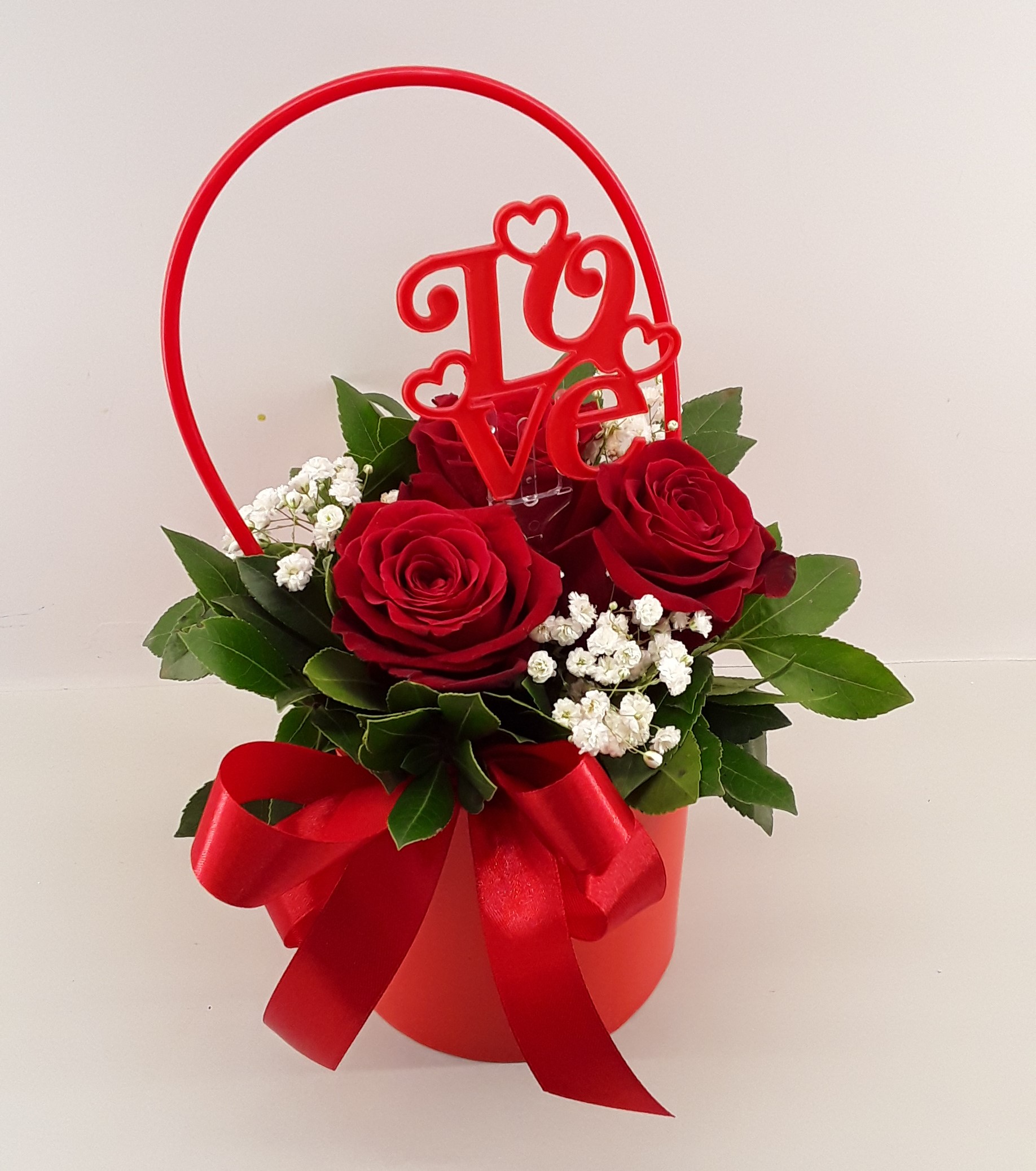 B2425-- Love's set Red roses in a box