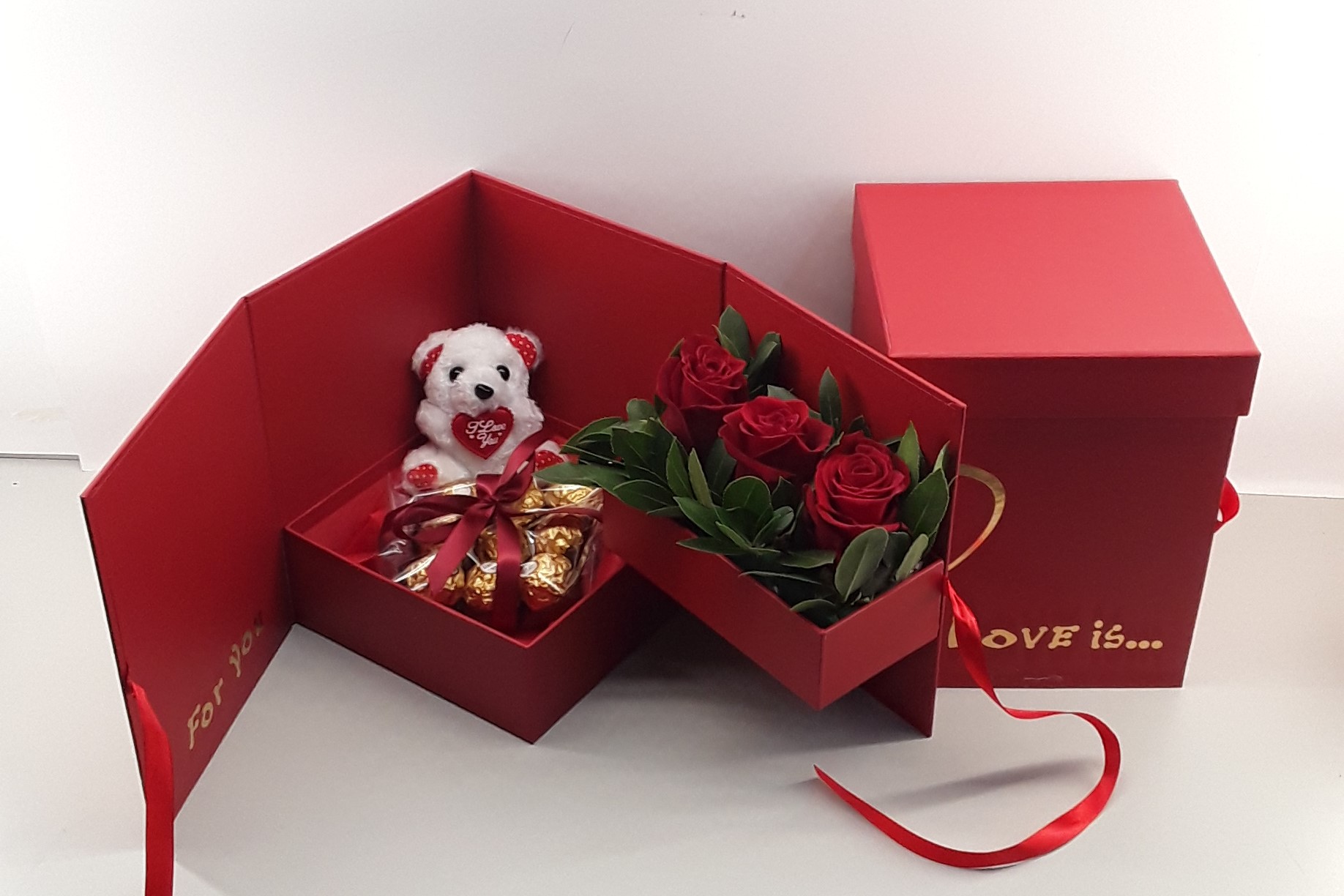 B2428-- Love's set Red roses and chocolates in red box