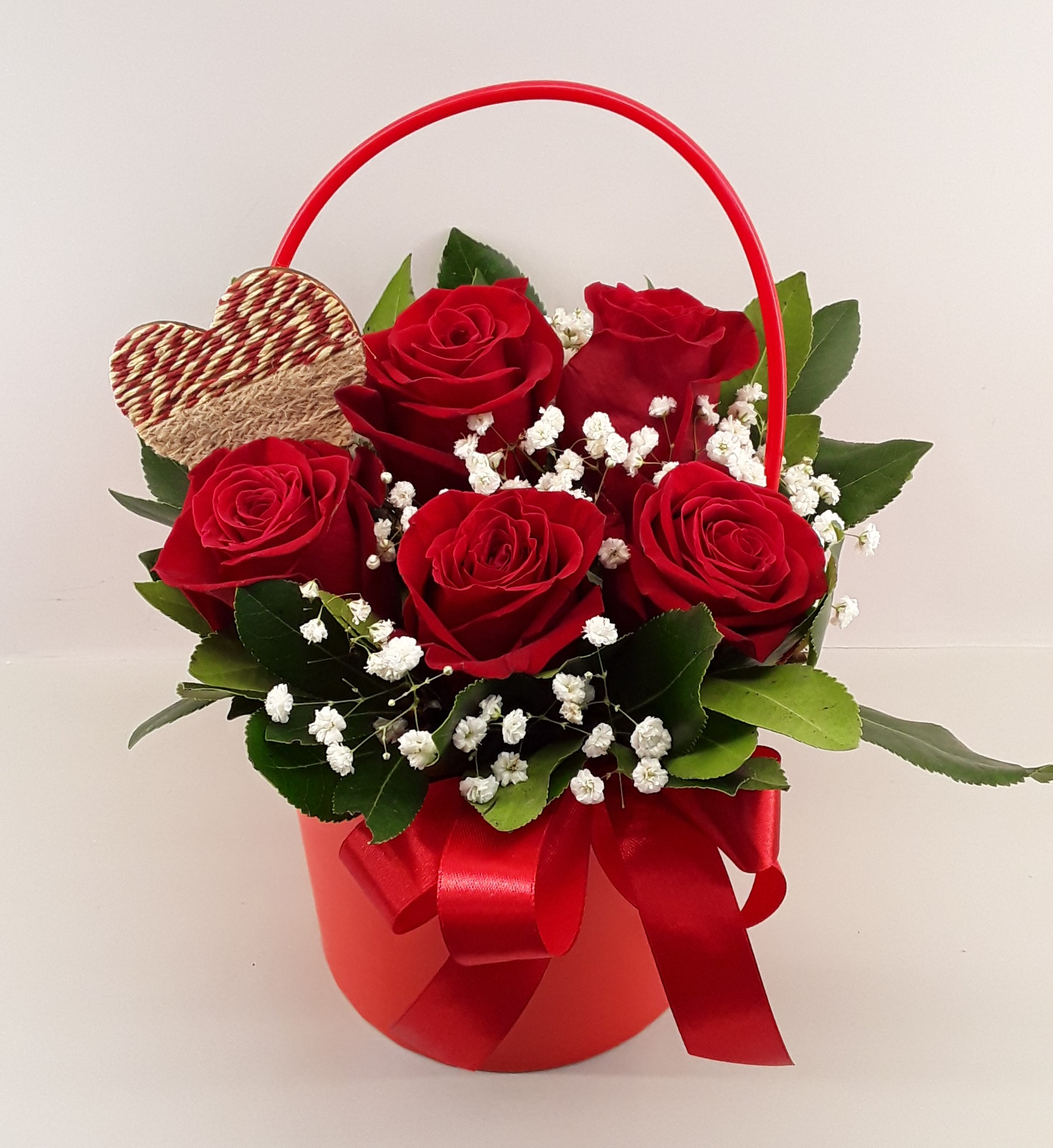 B2434--Red roses in a flower box