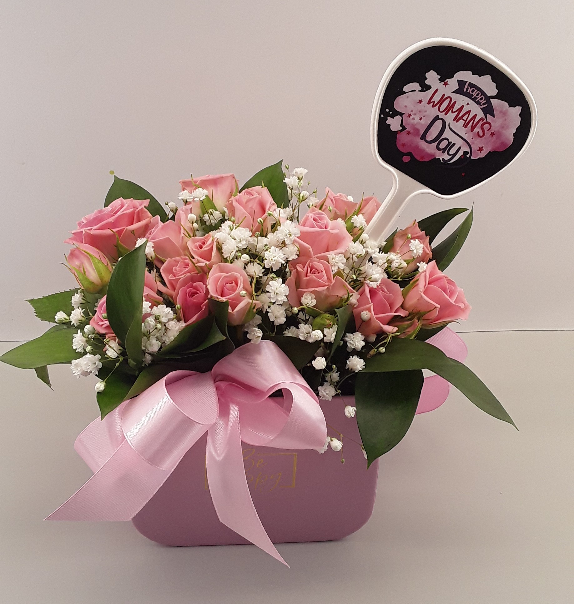 W2409--Mini roses in a box