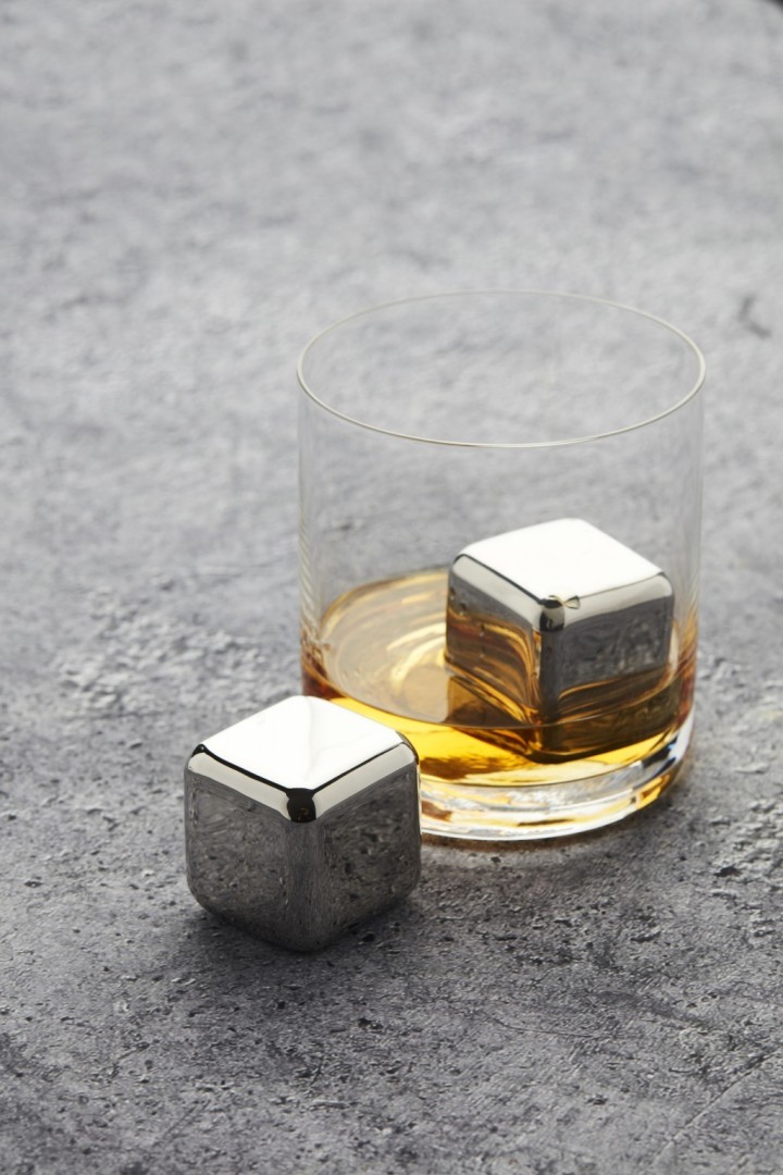 Decanter / Carafes For Drinks / Κύβοι Διατήρησης Κρύας Θερμοκρασίας Με Τσάντα Set Από Ανοξείδωτο Ατσάλι 4X4X4Cm 2Τμχ