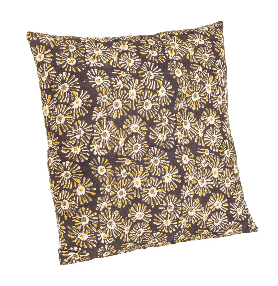 Decorative Home Indoor Cushion Black / Μαξιλάρι Calais Με Ανθότυπο Καμομίλας Μαύρο 45X45Εκ