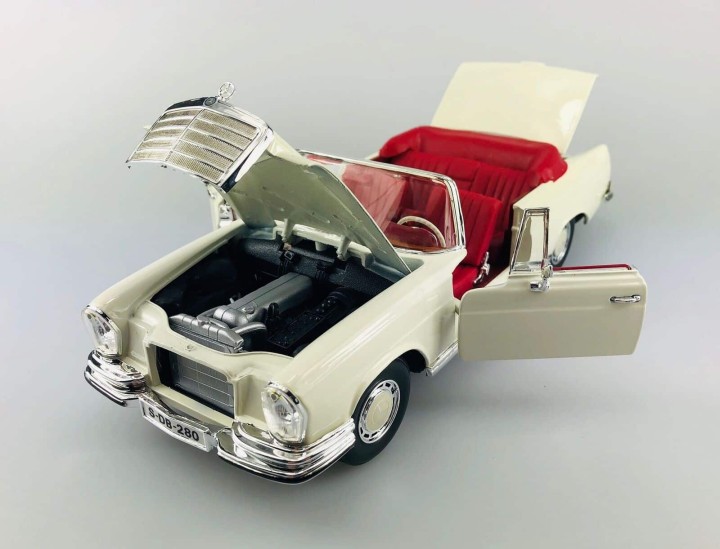 MAISTO 31811 1:18 1967 MERCEDES-BENZ 280SE BEIGE