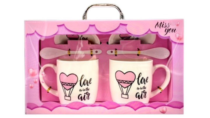 Love is in the air mug set