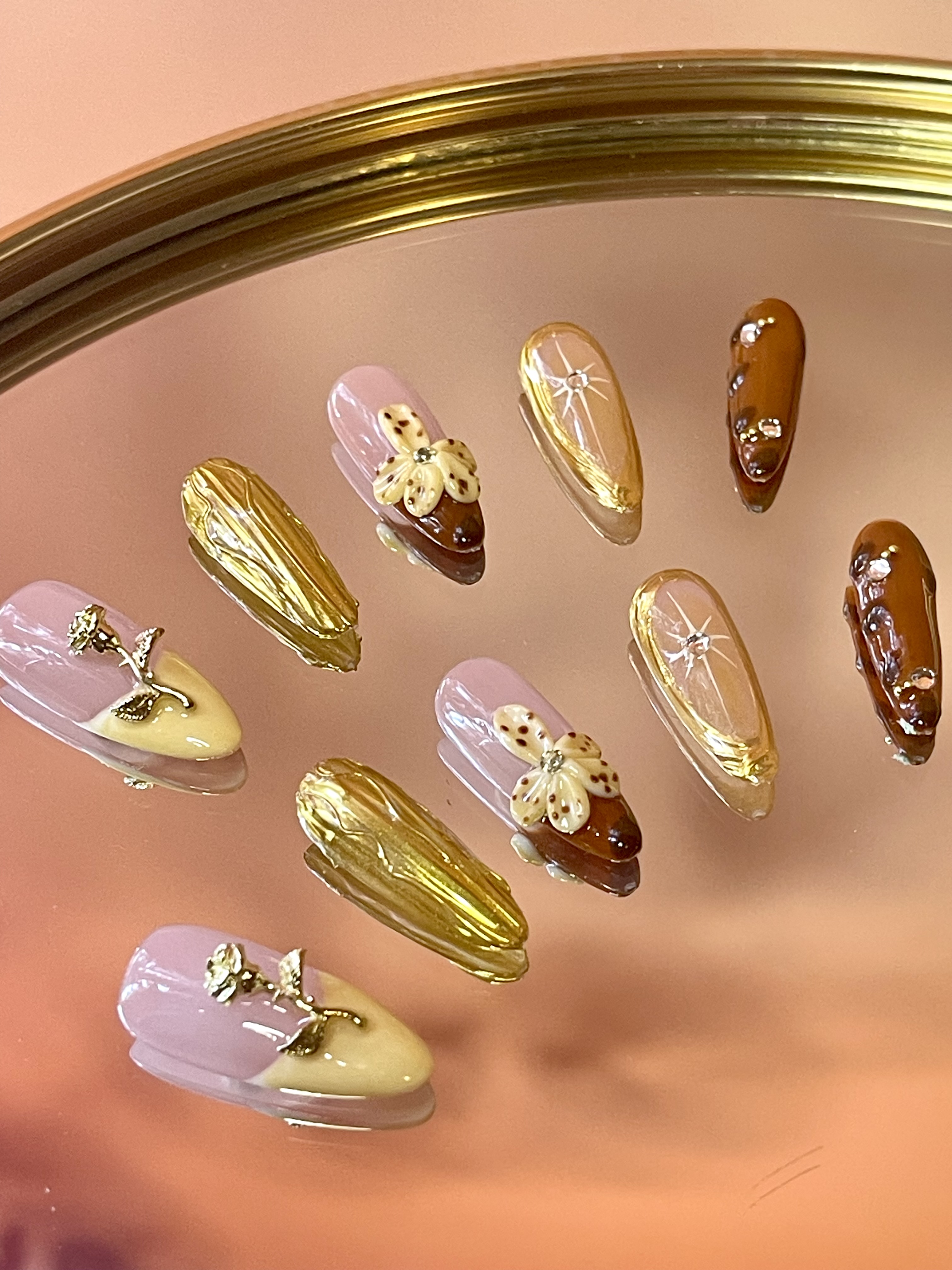 Caramel Glaze Elegance  Golden Luxe Press-On Nails with Floral Accents Size  L