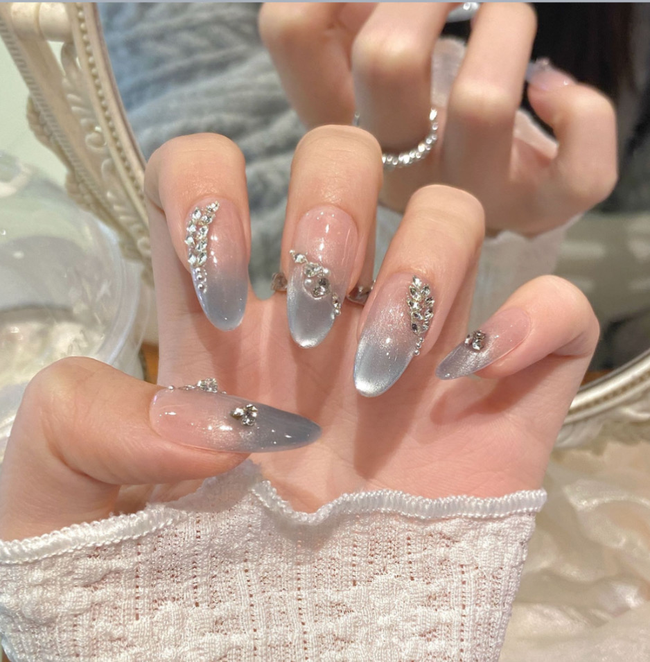 Frosted Ombre Press-On Nails – Elegant Light Blue Fade | M Size