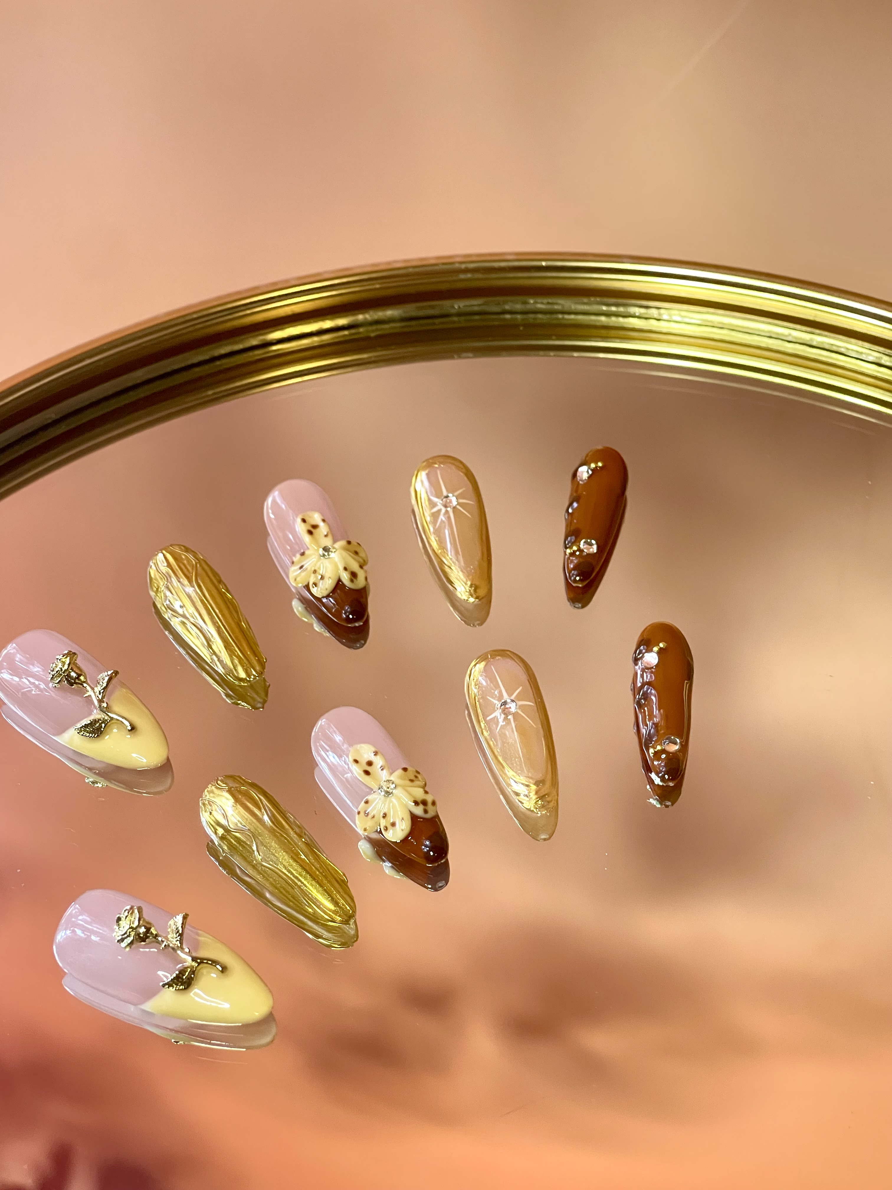 Caramel Glaze Elegance – Golden Luxe Press-On Nails with Floral Accents Size S