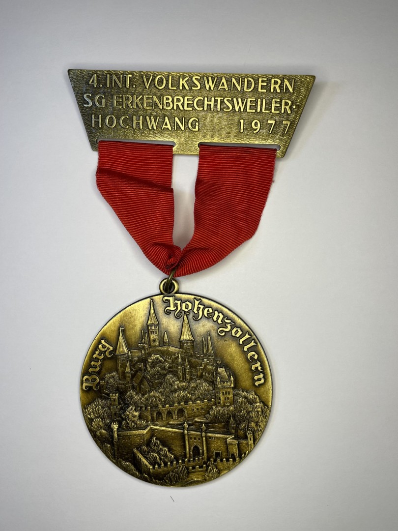 Celebrating Glory And Adventure - 1977 German Volkswandern Medal 90Kg 7.5Cmx13Cm (Wxlxh)