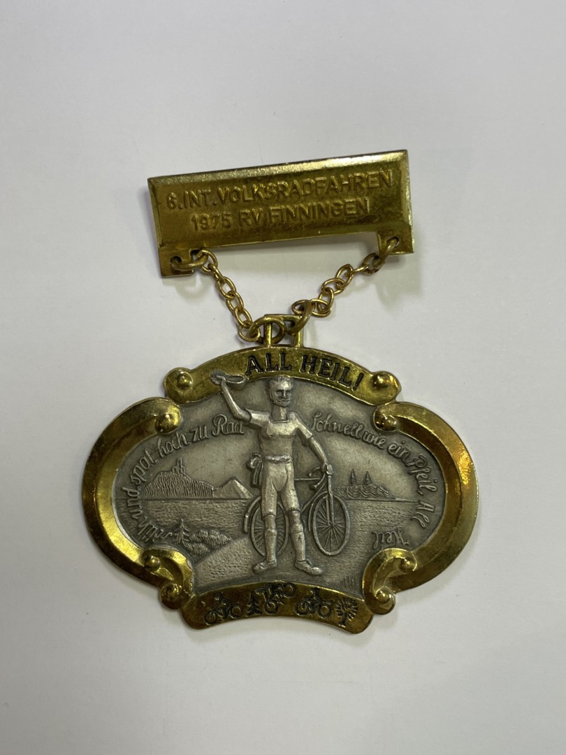 1975 Celebrating Cycling Glory And Triumph - Volksradfahren Medal 0.7Kg 6Cmx8Cm (Wxlxh)