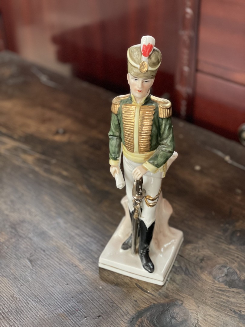 Antique Porcelain Figurine Of Napoleonic Officer Hand-Painted Collectible 1930S-1950S 1Kg 8Cmx8Cmx27Cm (Wxlxh)