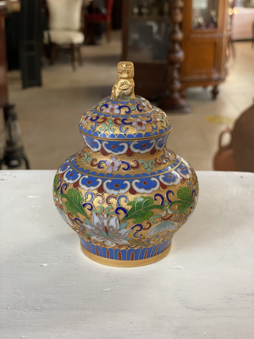 Exquisite Cloisonné Enamel Lidded Jar With Fu Lion Finial - Circa Late 19Th To Early 20Th Century 1.5Kg 9Cmx9Cmx10Cm (Wxlxh)