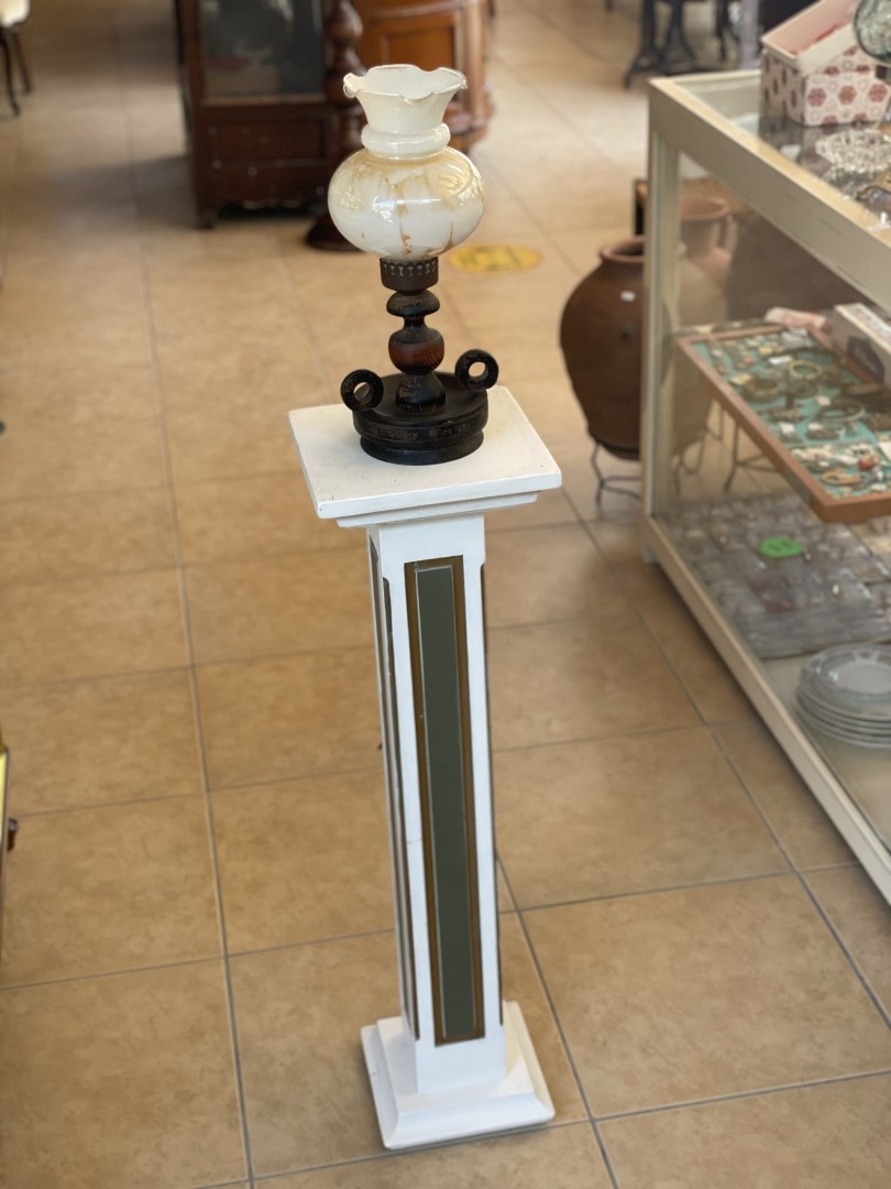 Vintage Victorian Glass Oil Lamp With Scalloped Shade Ornate Wooden Base 1.5Kg 14.5Cmx36Cm (Wxlxh)
