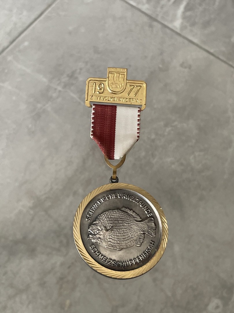 1977 Schwäbische Urweltfunde Medal With Red-White Ribbon - Celebrating Nature And Tradition 0.05Kg 5.5Cmx12.5Cm (Wxlxh)