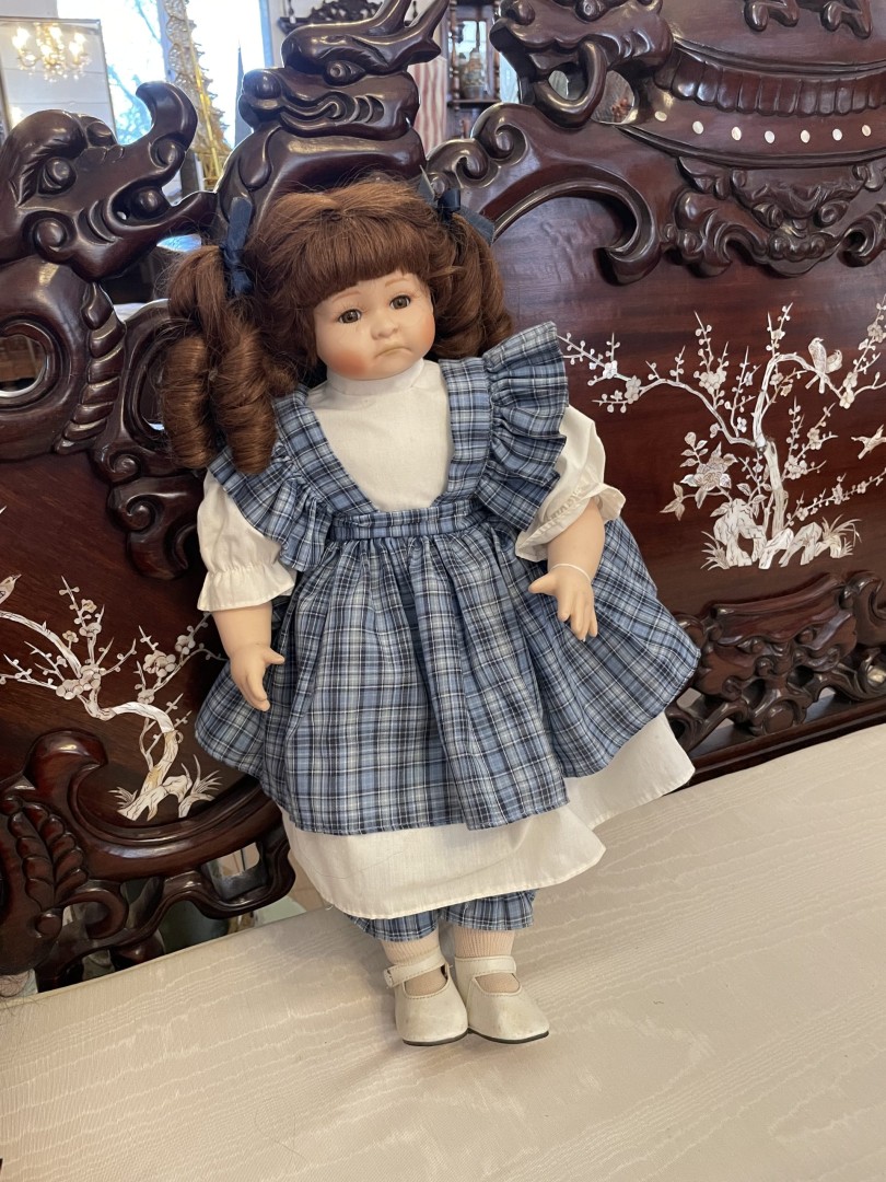 Vintage Porcelain Collector’S Doll With Blue Plaid Dress Handcrafted Details & Curly Hair 1980S 1990S Era 1.5Kg 20Cmx7Cmx43Cm (Wxlxh)