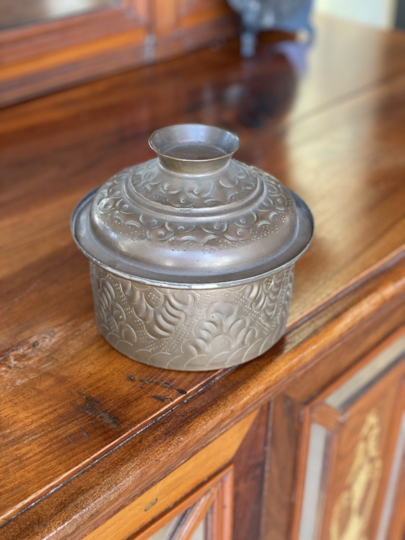 Vintage Brass Lidded Container With Floral Embossing 1Kg 13Cmx13Cmx14Cm (Wxlxh)