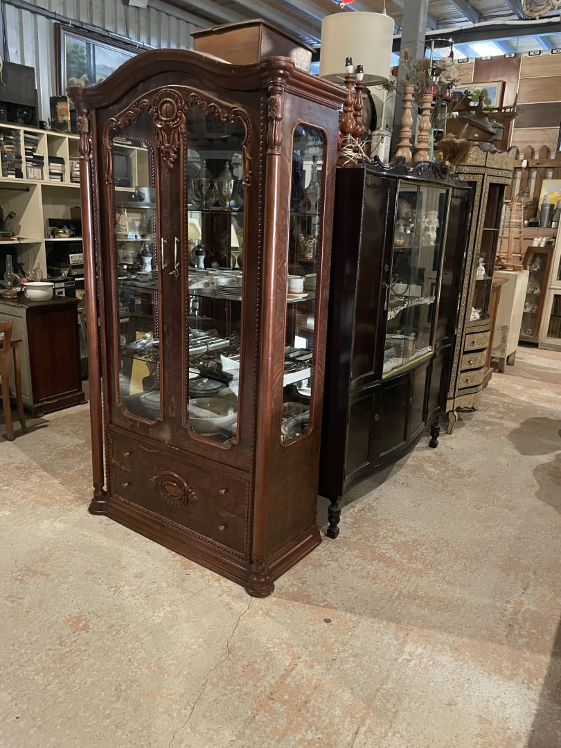 Classic Vintage Display Cabinet With Ornate Carvings Mid 20Th Century Elegance 70Kg 122Cmx54Cmx216Cm (Wxlxh)