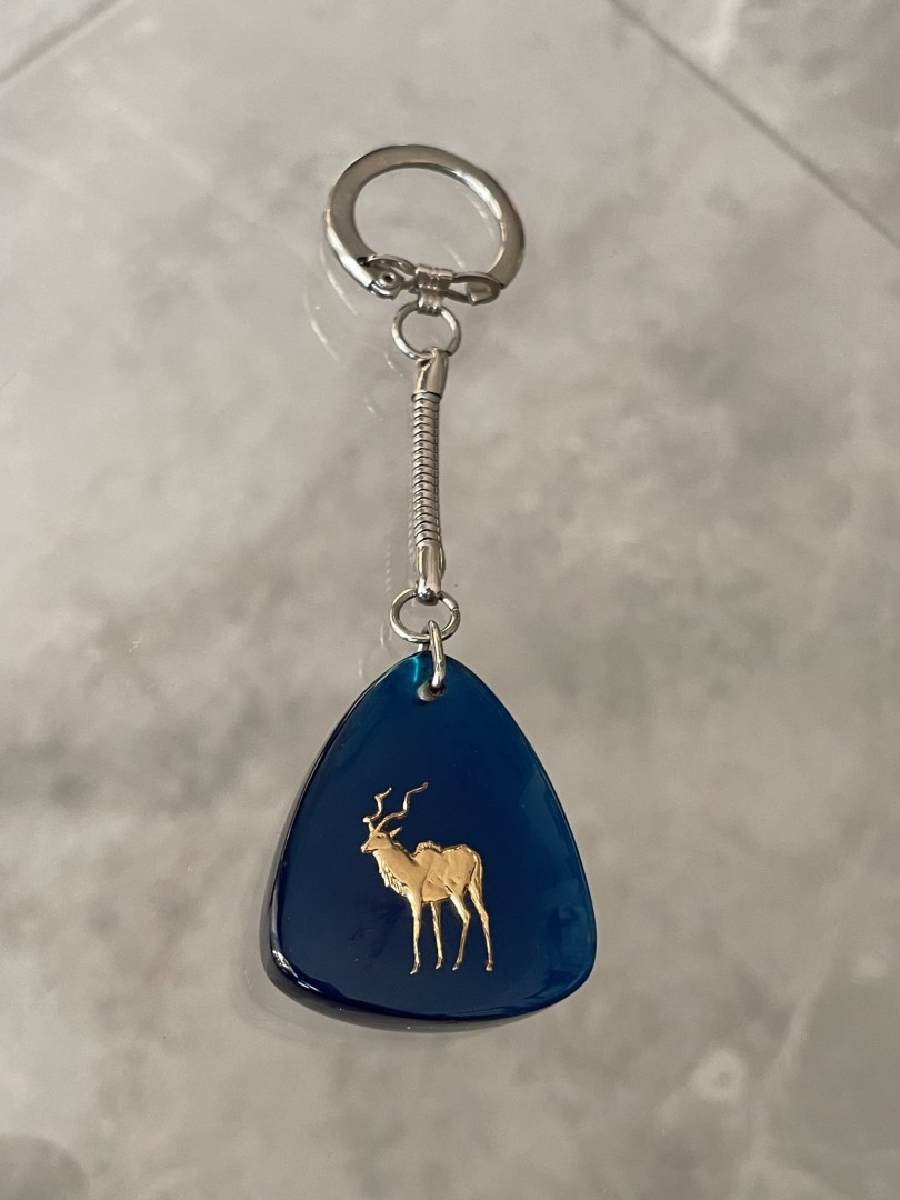 Vintage Keychain With Blue Resin And Golden Gazelle Elegant African Wildlife Collectible 0.1Kg 3.3Cmx10Cm (Wxlxh)