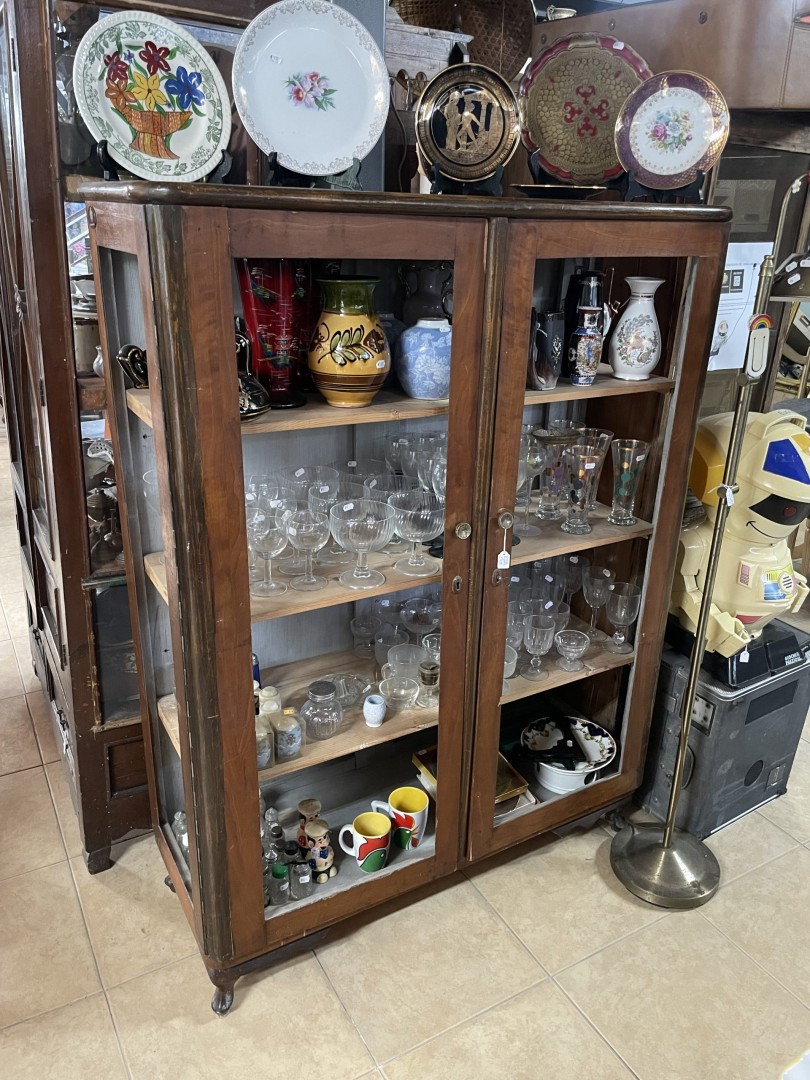 Vintage 1950S Walnut Display Cabinet Glass Doors & Timeless Design 100Kg 108Cmx42Cmx150Cm (Wxlxh)