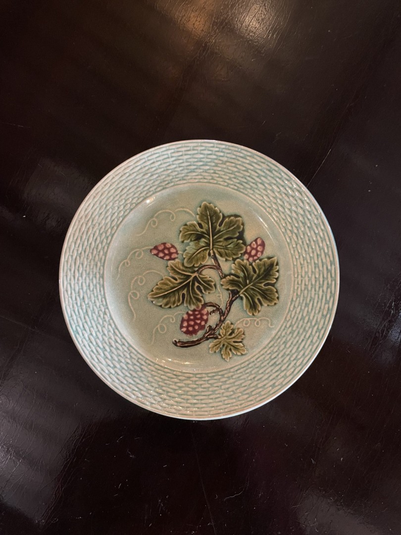 Retro Majolica Plate With Grape And Vine Design - Charm Of The Early 20Th Century 0.7Kg 19.5Cm (Wxlxh)