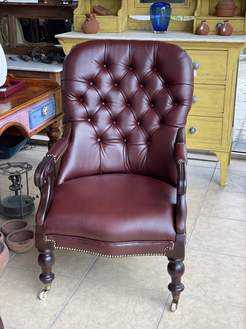 Late 19Th-Century Victorian Button-Tufted Leather Armchair With Casters Refined Elegance 40Kg 65Cmx66Cmx103Cm (Wxlxh)