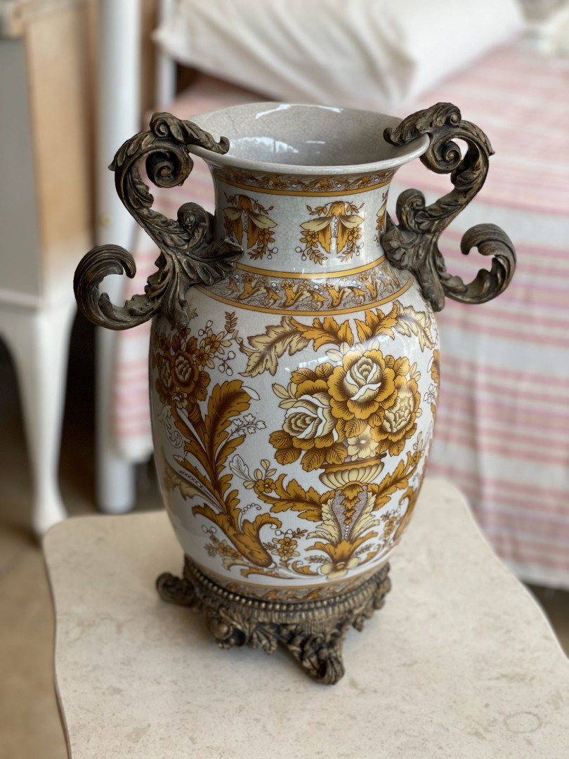 Elegance Embodied: Vintage Porcelain Vase With Ornate Floral Motif 3Kg 29Cmx36Cm (Wxlxh)