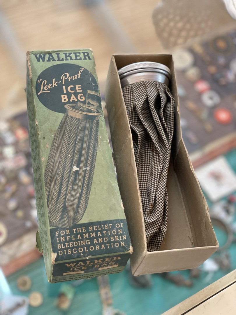 Vintage Walker “Leek-Pruf” Ice Bag 1950S Medical Collectible In Original Box For Decorative Display Only 1Kg 20Cmx7Cmx7Cm (Wxlxh)