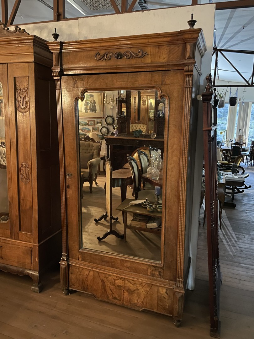 Majestic 19Th Century Walnut Wardrobe With Carved Details - A Grand Statement Piece 100Kg 115Cmx54Cmx224Cm (Wxlxh)