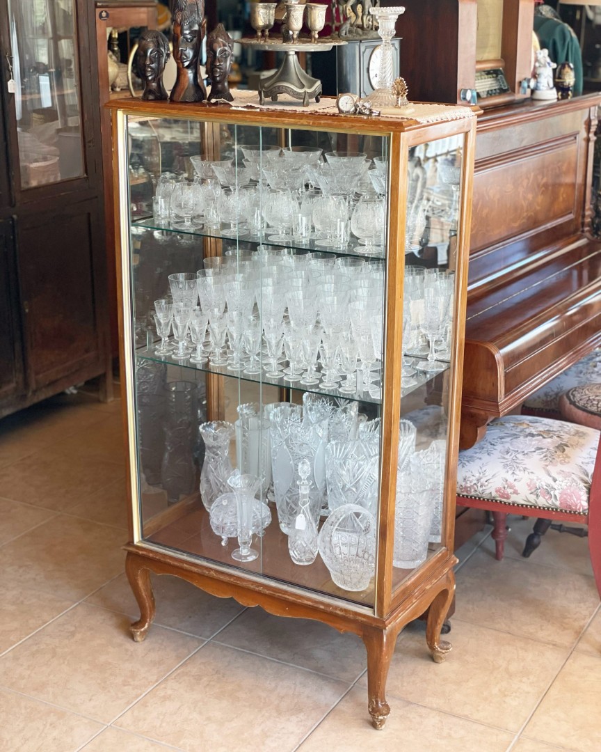 Vintage Walnut Display Cabinet With Louis Xv Legs 1950S 50Kg 71Cmx38Cmx132Cm (Wxlxh)