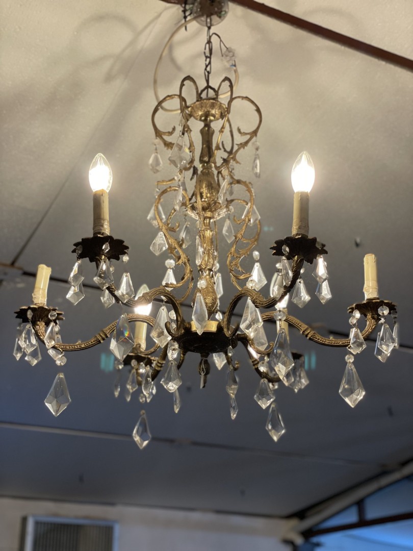 Elegant Antique Brass And Crystal Chandelier With Six Arms 9Kg 60Cmx60Cmx100Cm (Wxlxh)