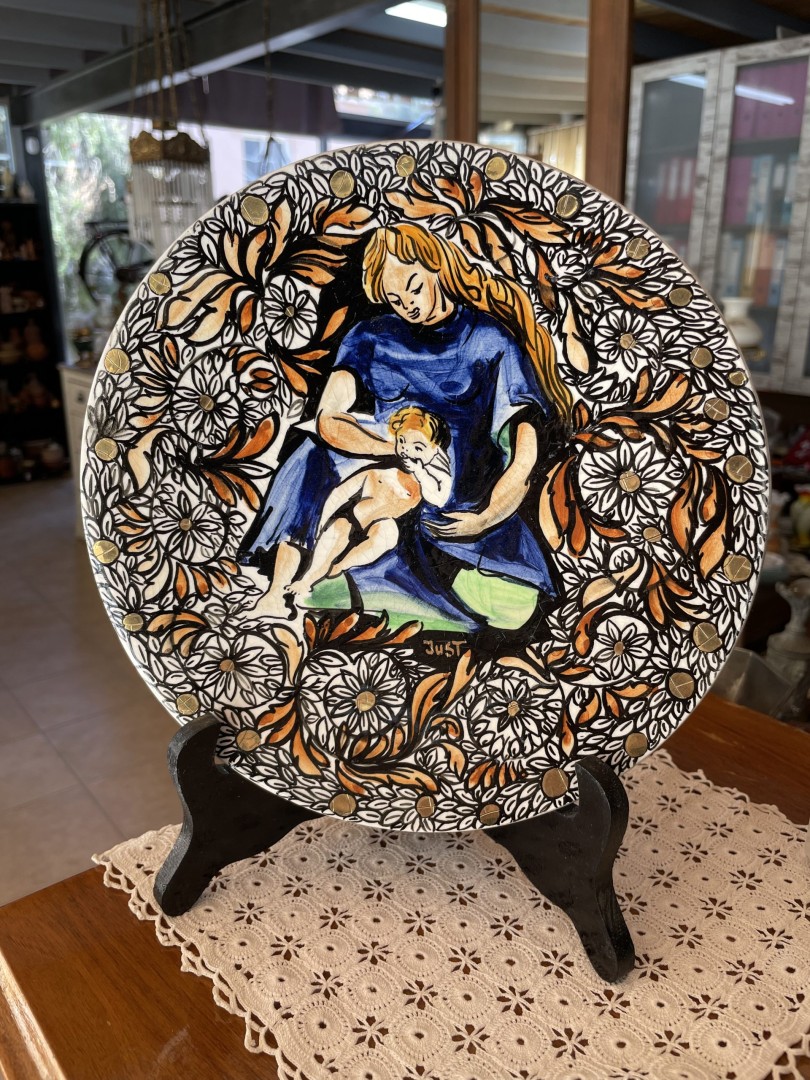 Mother And Child Ceramic Decor Plate: Floral Artwork 800Kg 23Cm (Wxlxh)