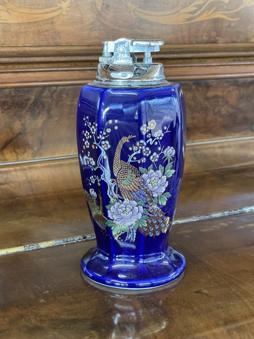 Exquisite Vintage Japanese Lighter With Peacock Motif Timeless Collectible 0.5Kg 7Cmx7Cmx14Cm (Wxlxh)