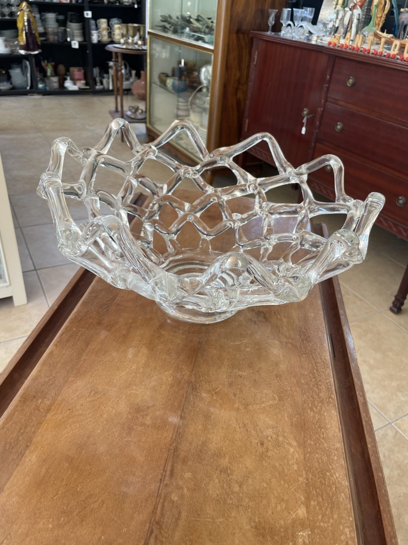 Murano Glass Reticulated Basket Bowl — Italian Handcrafted Art Glass  Circa 1940  Rare And Elegant 4Kg 36Cmx36Cmx18Cm (Wxlxh)
