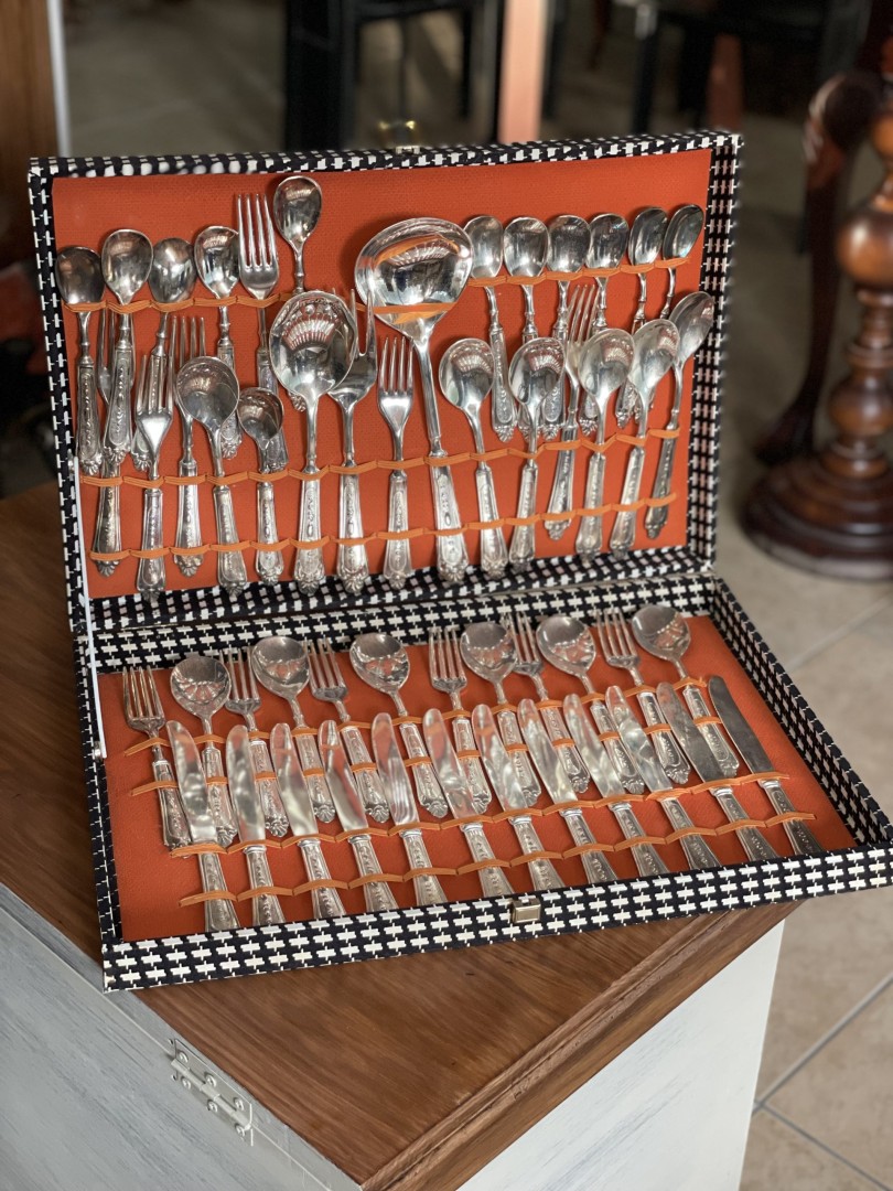 Exquisite Vintage Silver-Plated Cutlery Set In A Chic Checkerboard Box Circa 1960S 3Kg 48Cmx32Cmx6Cm (Wxlxh)